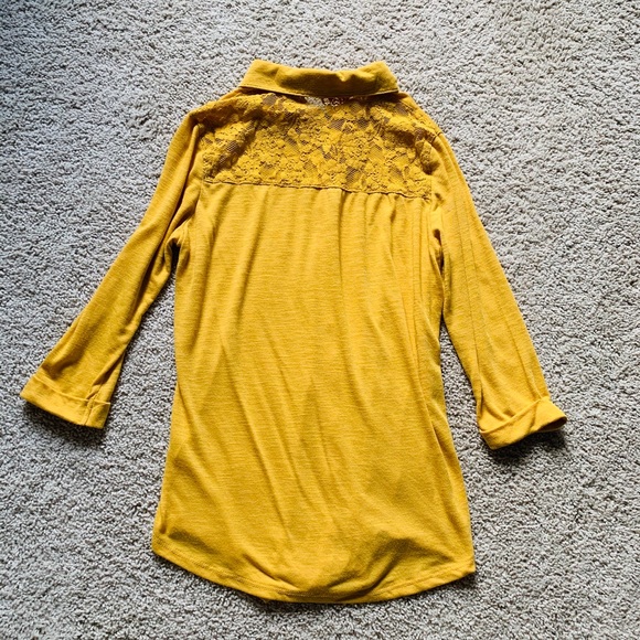 Button down top - Picture 3 of 4